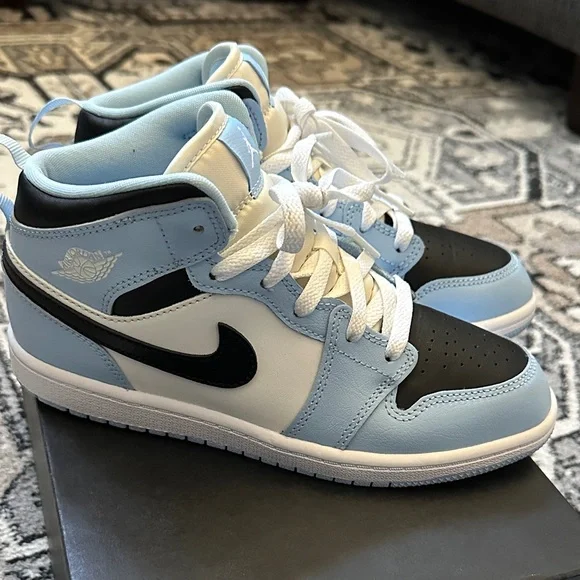 EUC Jordan 1 Mid Sneakers - Size 3Y - Picture 2 of 14